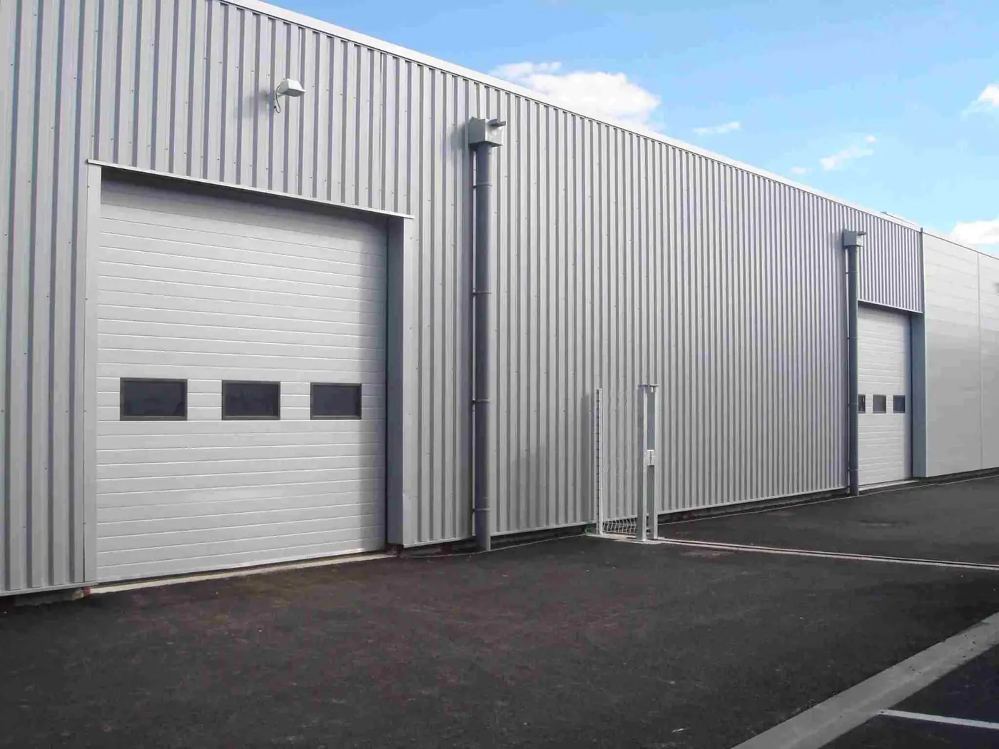 Industrial doors filled with polyurethane